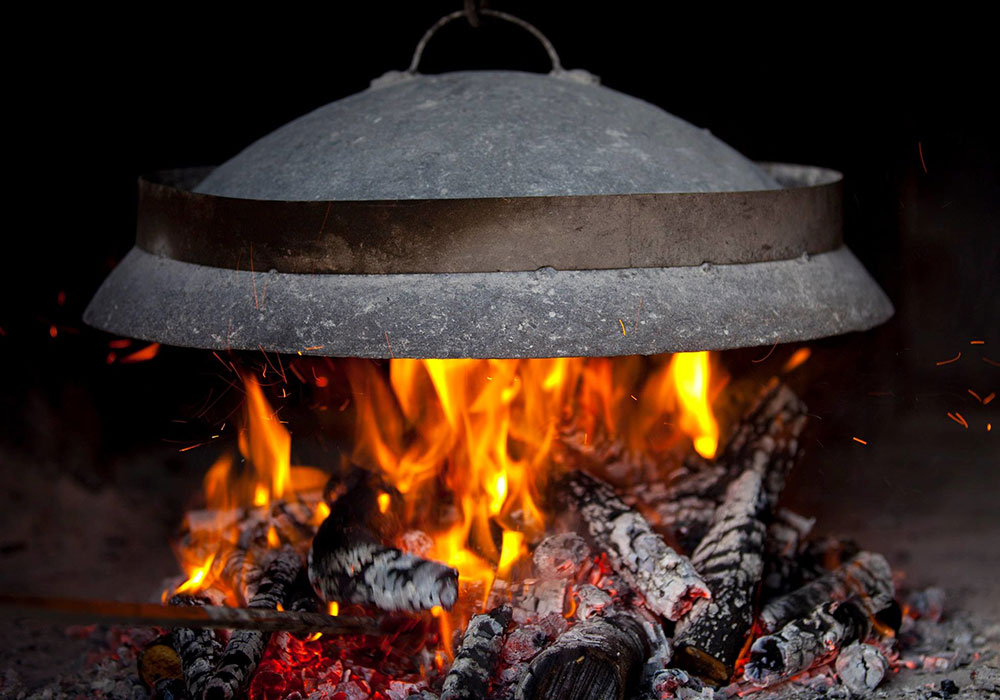 Archipelago Tours - Blog post: Traditional and delicious Dalmatian dishes - photo of peka bell